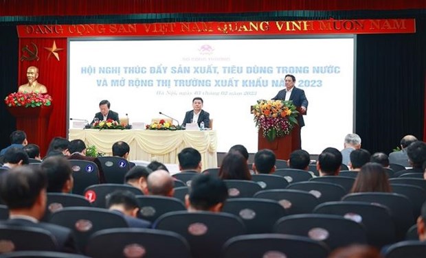 Premier vietnamita orienta tareas del sector de industria y comercio hinh anh 1