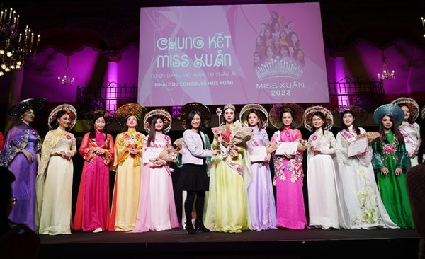 Concurso en Europa honra belleza de las vietnamitas hinh anh 1