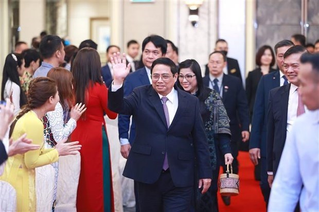 Premier vietnamita se reune con la comunidad de compatriotas en Singapur hinh anh 1