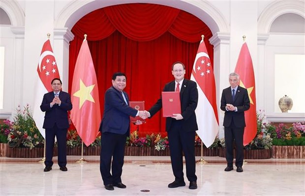 Premier vietnamita sostiene conversaciones con su homologo singapurense hinh anh 3