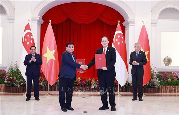 Visitas del premier de Vietnam generan nuevo impulso para lazos con Singapur y Brunei hinh anh 1