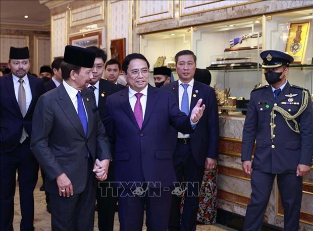 Visitas del premier de Vietnam generan nuevo impulso para lazos con Singapur y Brunei hinh anh 2