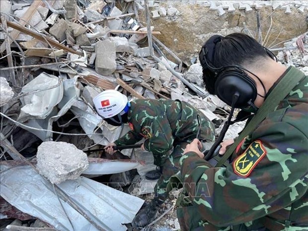 Rescatistas militares vietnamitas se unen a la busqueda de victimas del terremoto en Turquia hinh anh 2