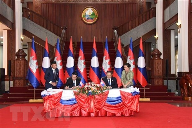Partidos gobernantes de Laos y Camboya fortalecen cooperacion hinh anh 1