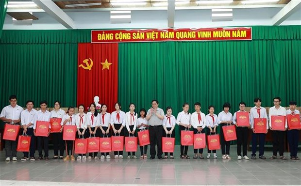 Primer ministro de Vietnam realiza visita de trabajo en provincia de Ben Tre hinh anh 1