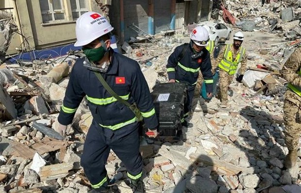 Rescatistas vietnamitas consiguen localizar victimas del terremoto en Turquia hinh anh 1