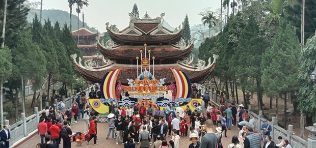 Pagoda Huong de Vietnam recibe a 500 mil visitantes hinh anh 1