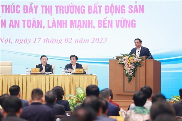 Primer ministro vietnamita exhorta a desarrollar mercado inmobiliario seguro y sostenible hinh anh 1
