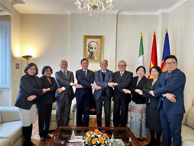 Vietnam contribuye a promover cooperacion ASEAN-Italia hinh anh 1