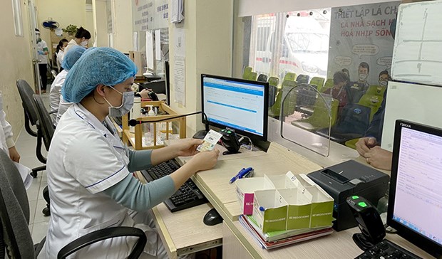 Casi 11,8 millones de vietnamitas utilizan identificacion ciudadana con chip para tratamiento medico hinh anh 1