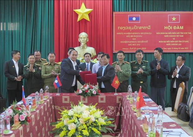 Fortalecen cooperacion entre provincias de Vietnam y Laos hinh anh 1