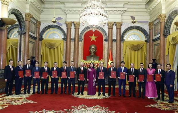 Designan a 15 nuevos embajadores vietnamitas para mandato 2023-2026 hinh anh 1