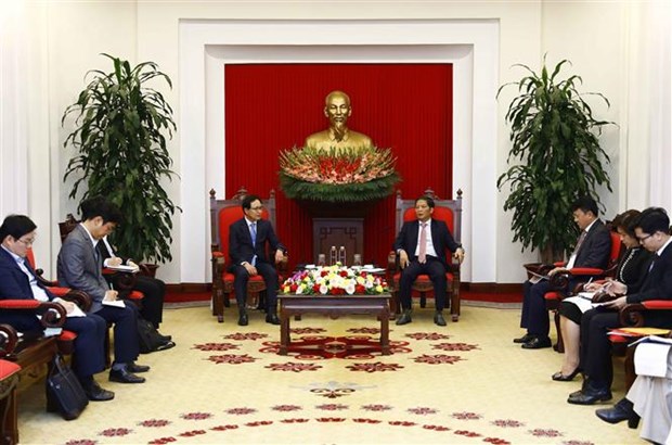Recibe dirigente partidista a director general de Samsung Vietnam hinh anh 2