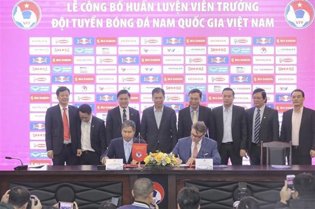 Philippe Troussier es oficialmente entrenador de seleccion nacional de futbol de Vietnam hinh anh 2