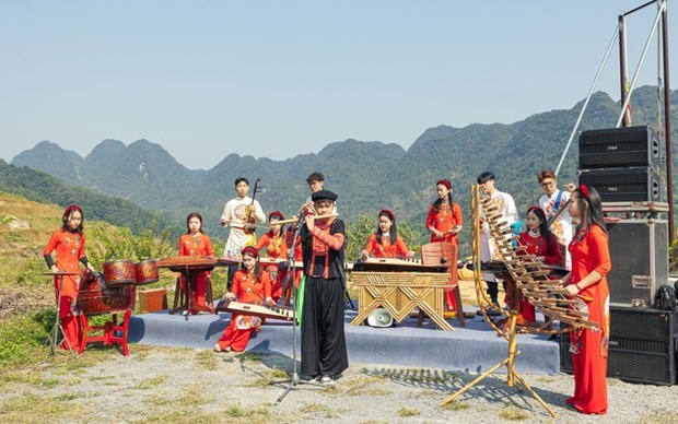 Acercan musica clasica y tradicional de Vietnam a estudiantes hinh anh 1