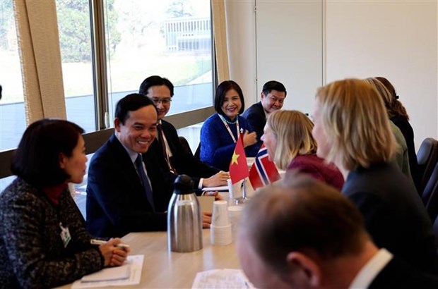 Vicepremier vietnamita se reune con altos funcionarios de varios paises en Ginebra hinh anh 3