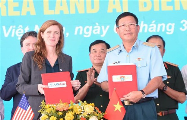 USAID continua cooperando con Vietnam en resolver secuelas de guerra hinh anh 1
