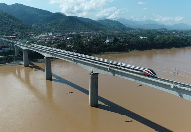 Ruta ferroviaria Laos – China ayuda a promover comercio transfronterizo hinh anh 1