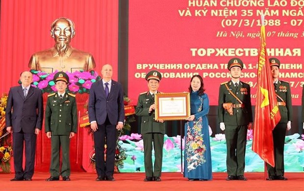 Otorgan Orden del Trabajo al Centro Tropical Vietnam-Rusia hinh anh 1