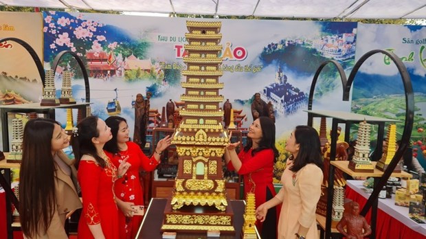 Celebran en provincia vietnamita festival primaveral de culto a la Diosa Madre hinh anh 1