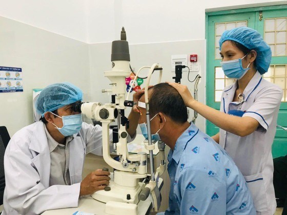 Hospital vietnamita ofrecera pruebas gratuitas de glaucoma con software de IA hinh anh 1