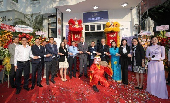 Inauguran empresa lactea danesa en Vietnam hinh anh 1
