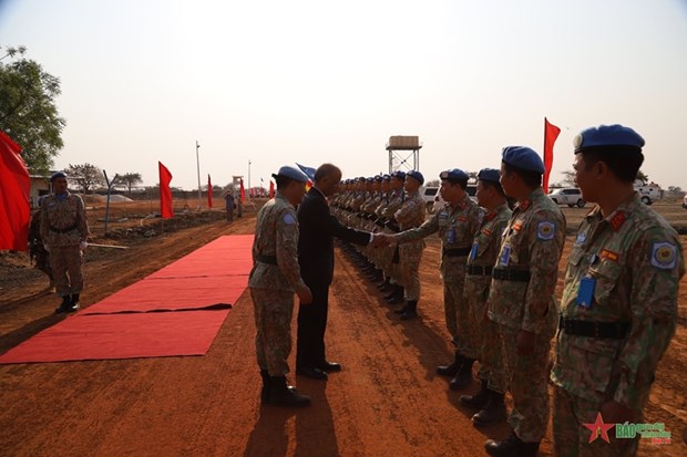 Dirigente de ONU conversa con ingenieros militares vietnamitas en Abyei hinh anh 2