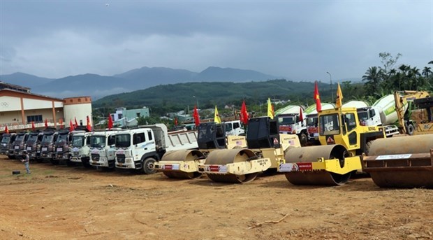 Anuncian proyecto de remodelar ruta entre Quang Nam y localidades de paises vecinos hinh anh 1