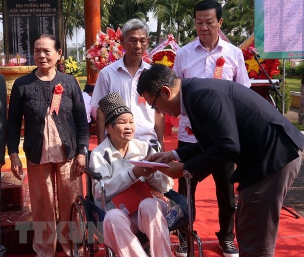 Efectuan en Da Nang ceremonia en homenaje a soldados caidos en la batalla de Gac Ma hinh anh 3