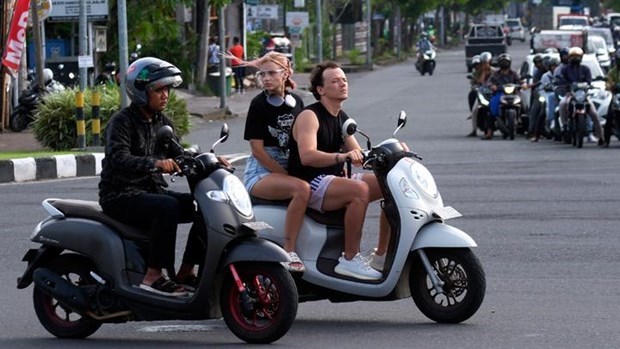 Indonesia: Bali prohibira a turistas extranjeros alquilar motos hinh anh 1