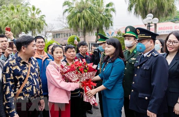 Puerta fronteriza entre Vietnam y China reabre para turistas en grupo hinh anh 1