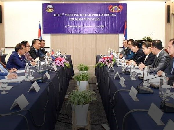 Camboya y Laos firman MoU para mejorar lazos en turismo hinh anh 1