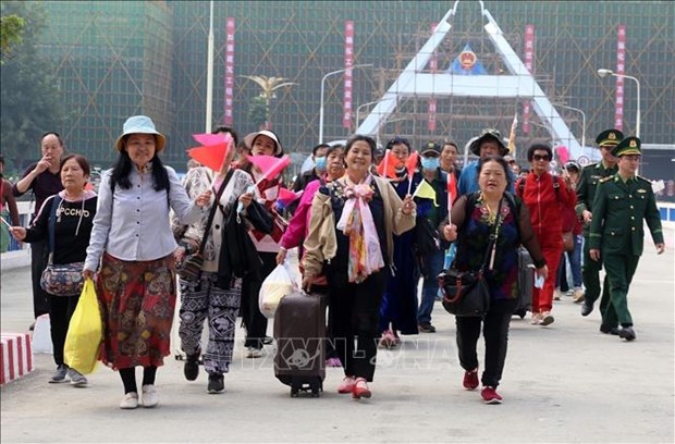 Provincia de Lao Cai recibe a los primeros turistas chinos despues de tres anos hinh anh 1