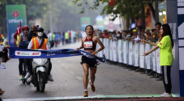 Unos 10 mil atletas participaran en Maraton Internacional Hanoi VPBank 2023 hinh anh 1