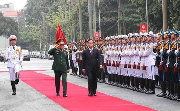 Presidente vietnamita participa en programa de elogio a rostros juveniles militares hinh anh 1
