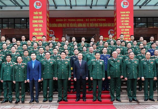 Presidente vietnamita participa en programa de elogio a rostros juveniles militares hinh anh 3