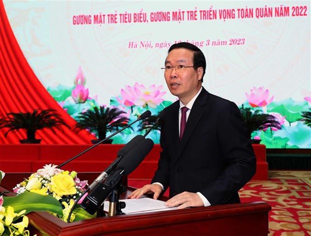 Presidente vietnamita participa en programa de elogio a rostros juveniles militares hinh anh 2