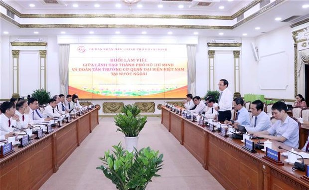 Dirigentes de Ciudad Ho Chi Minh reciben a jefes de misiones representativas en el exterior hinh anh 1