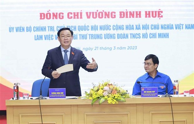 Instan a jovenes vietnamitas a promover desarrollo de economia digital hinh anh 2
