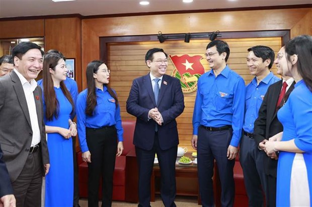 Instan a jovenes vietnamitas a promover desarrollo de economia digital hinh anh 1