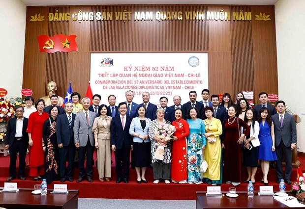 Efectuan ceremonia en saludo al 52 aniversario de nexos diplomaticos Vietnam-Chile hinh anh 1