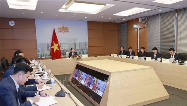 Maximos dirigentes legislativos vietnamitas y chinos sostienen conversaciones en linea hinh anh 3