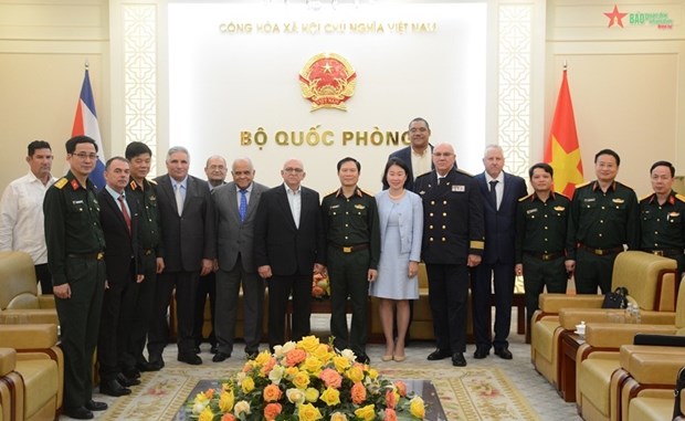 Viceministro de Defensa de Vietnam se reune con ministro cubano de Construccion hinh anh 1