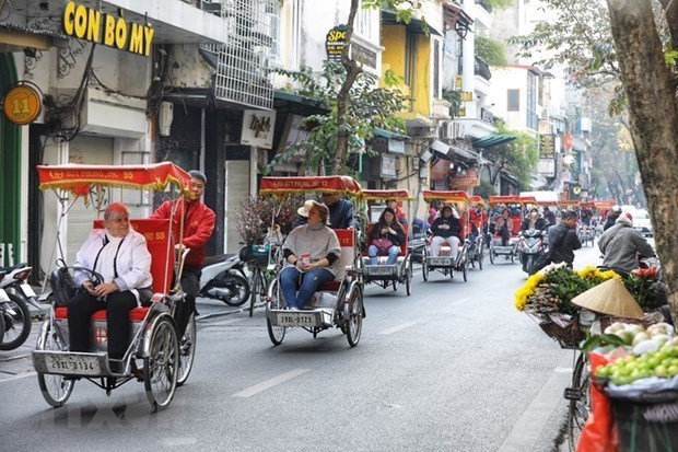 Casi un millon de turistas extranjeros visitan Hanoi en tres meses hinh anh 2