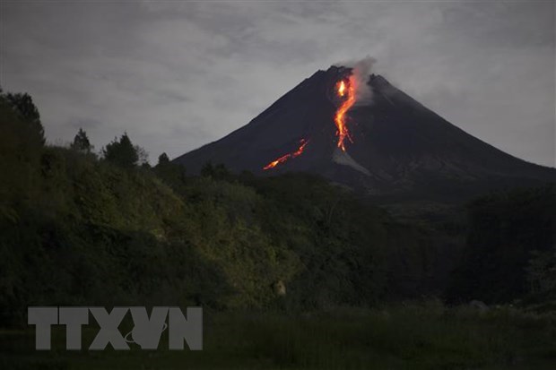 Indonesia: Volcan Anak Krakatoa entra en erupcion hinh anh 1