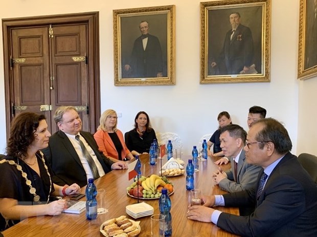 Vietnam y Republica Checa fortalecen cooperacion de educacion hinh anh 2