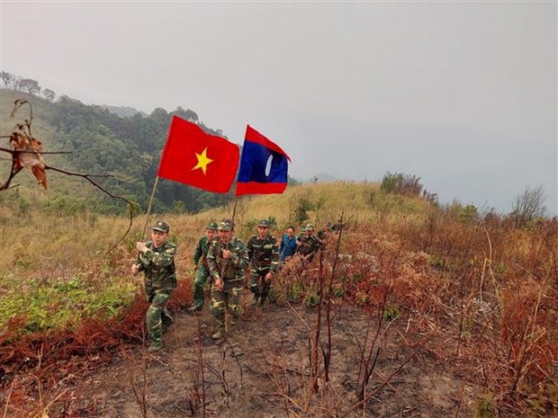 Vietnam y Laos realizan patrulla en linea fronteriza comun hinh anh 1