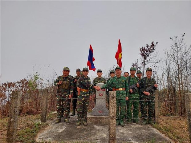 Vietnam y Laos realizan patrulla en linea fronteriza comun hinh anh 2