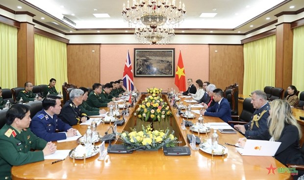 Vietnam y Reino Unido trazan orientaciones para futura cooperacion en defensa hinh anh 2