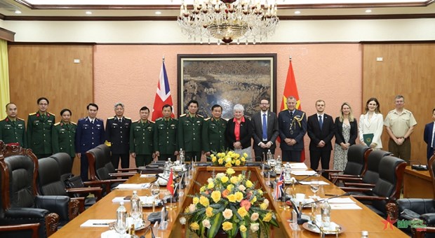 Vietnam y Reino Unido trazan orientaciones para futura cooperacion en defensa hinh anh 1